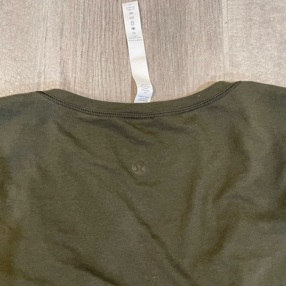 Lululemon Knot A Problem Tee Dark Olive 6 - Picture 5 of 5